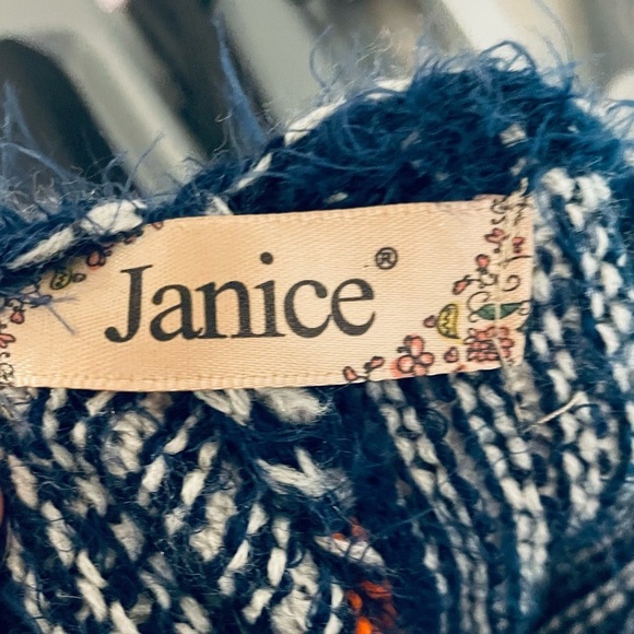 JANICE Poncho Sweater - Picture 3 of 7